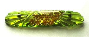 VINTAGE 1940'S REVERSE CARVED LIME JUICE BROOCH - USA - Picture 1 of 5