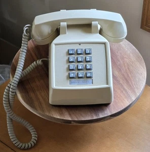 Vintage 90s ITT Push Button Telephone Beige Landline Phone - Made in USA - Zdjęcie 1 z 8