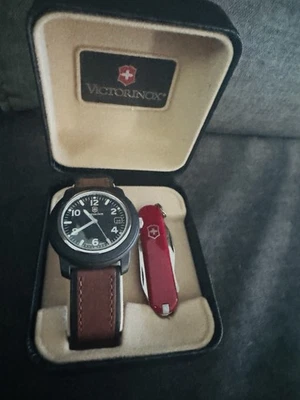 Reloj Victorinox Vintage Años 90 Sin Usar y Ejército Suizo Foto 1 de 3