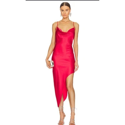 Vestido midi Steve Madden Aulora rojo satinado asimétrico cuello capucha Foto 1 de 4