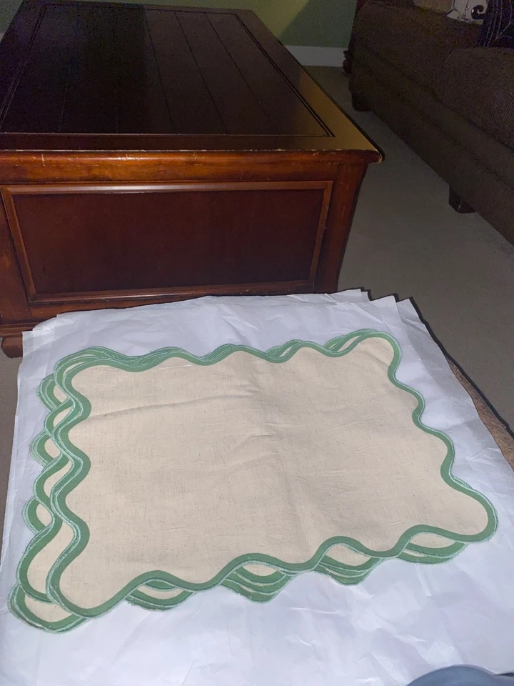 LOTE DE 9 MANTELES INDIVIDUALES NUEVOS SIN ETIQUETAS VERDE BORDE FESTONEADO MEZCLA LINO BLANCO ROTO Foto 1 de 4