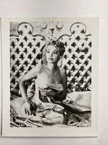 Foto Original Irving Klaw 4"x5" Lili St. Cyr en Cama #4 Burlesque Boudoir Pinup - Imagen 1 de 3