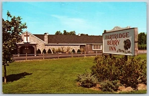 Watertown NY Partridge Berry Inn Vacation Spot Postcard B - Bild 1 von 2