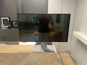 Dell UltraSharp UP3218K 32 Zoll 8K UHD LED Monitor - Zdjęcie 1 z 7