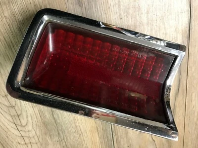 AMC Rambler 1967 americano usado OEM conjunto de luz trasera derecha  Foto 1 de 3