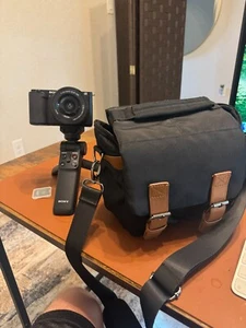 Sony Alpha ZV-E10 16-50 MM Kit , Wireless Shooting Grip Tripod, Bag and Mem Card - Picture 1 of 11