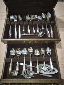 VINTAGE NOBILITY PLATE WITH CASE KNIVES,FORKS,SPOONS,TEASPOONS,SILVERPLATED - Picture 1 of 4