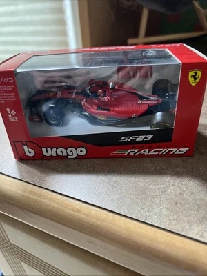 Bburago Fórmula 1 F1 2023 #16 Charles Leclerc con casco Ferrari SF-23 1/43 Foto 1 de 4