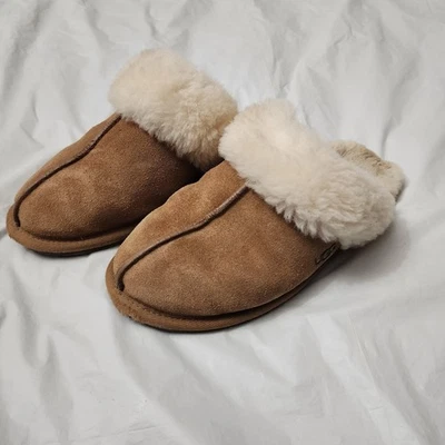 Zapatilla UGG Scuffette II Flat Mule para mujer talla 7 marrón gamuza sin cordones Foto 1 de 4