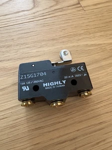 Z15G1704 Mikroschalter SNAP ACTION mit Hebel (mit Rolle) SPDT ON-(ON) HOCH - Bild 1 von 2