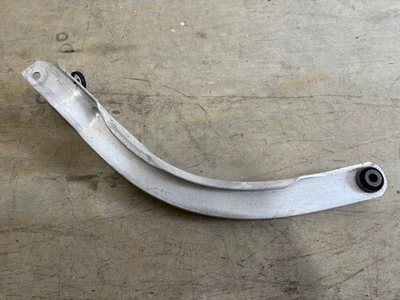 Upper Control Arm Rear Suspension Fits 2013, 2014, 2015, 2016 Dodge Dart Foto 1 de 4