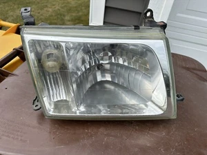 Passenger Right Headlight Thru 4/05 Fits Toyota 98-05 LAND CRUISER Used Oem - Picture 1 of 6