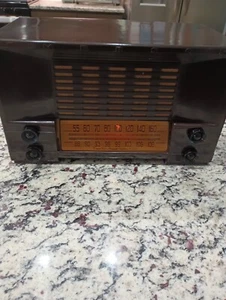 1948 Vintage Emerson Model 557 AM/FM Bakelite Tube Table Radio--Works Good - Picture 1 of 8