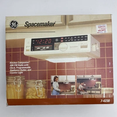 Vintage GE Spacemaker Companion AM/FM Clock Radio/UndCabinet Light 7-4230 New - Image 1 of 3