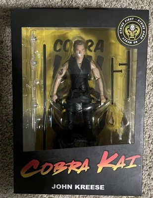 Figura de acción Cobra Kai John Kreese Diamond Select Toys Karate Kid sin usar, en caja (NUEVO) Foto 1 de 4