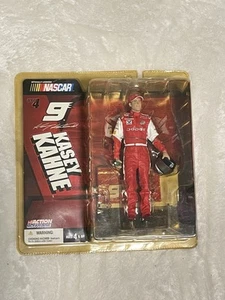 2004 Action McFarlane Kasey Kahne #9 NASCAR Rookie Action Figure Serie 4 #32868 - Foto 1 di 6