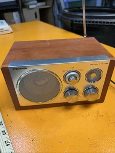 Schönes Sylvania AM/FM klassischer Stil Tischradio Modell SRCD3815 kostenloser Versand - Bild 1 von 7