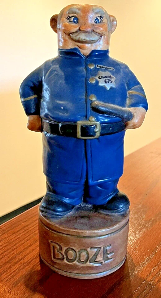 Oficial de policía de colección con jarra de whisky Billy Club 1972 Booze - sin tapa Foto 1 de 1