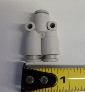 SMC KQ2U06-00A 6mm push-to-connect wye union **10-pack** - Picture 1 of 3