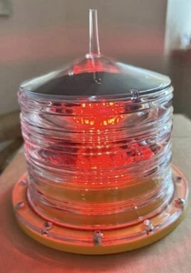 Lámpara Solar Estroboscópica Roja para Obstrucción con Base, Autónoma y Segura. - Picture 1 of 17