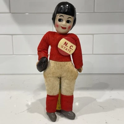 Juguete de jugador de fútbol americano de celuloide del estado de Carolina del Norte de colección con botón Pinback Foto 1 de 4