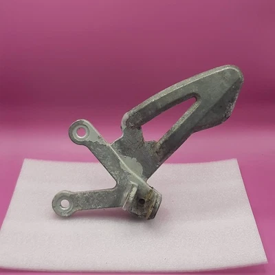 HYOSUNG GT GT125R GT250R GT650 DELANTERO IZQUIERDO Reposapiés Soporte Soporte Montaje Trasero Foto 1 de 4