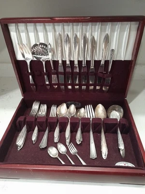 Prato de nobreza vintage 1930 talheres 64 peças utensílios de servir estojo de madeira - Imagem 1 de 4