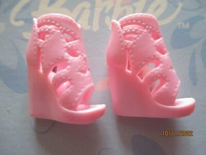 BARBIE DOLL / PAIR OF SHOES: BOOTS, SHOES ....... (887) - Picture 1 of 4