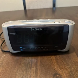 Emerson Research SmartSet Dual Alarm Clock Radio In Silver Automatic Time AM-FM - Picture 1 of 6