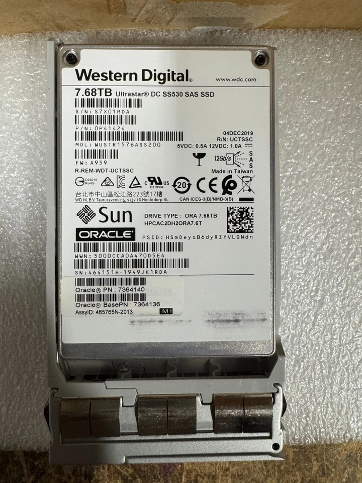 Oracle SUN 7.68T SAS SSD hard drive 7364140 7364136 for ZFS - Image 1 of 1