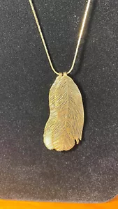 Expositor de collar colgante de hoja Nordstrom 34" Ext 3" $55 nuevo sin etiquetas #342 - Imagen 1 de 3