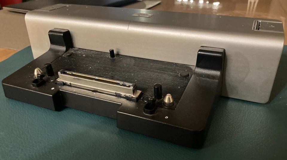 HP Docking Station 469619, inklusive Netzteil 462603-002 voll funktionsfähig - Bild 1 von 4