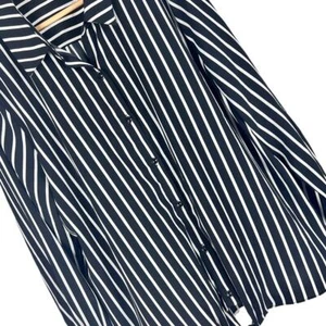 Camicia donna SUSAN GRAVER 16 nera bianca a righe elasticizzata cravatta davanti con bottoni - Foto 1 di 8