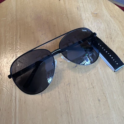 Gafas de sol Quay Vivienne Mini Aviator marco negro \ lentes de humo nuevas con etiquetas populares Foto 1 de 4