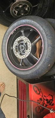 Rueda trasera Triumph Daytona 675 2006-2011 17x5,5 Foto 1 de 2