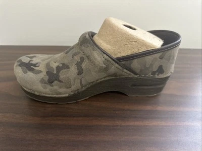 ZAPATO DERECHO SOLO AMPUTADO* Zueco Dansko Gamuza Camuflaje Euro38 EE. UU. 7,5-8 Foto 1 de 3