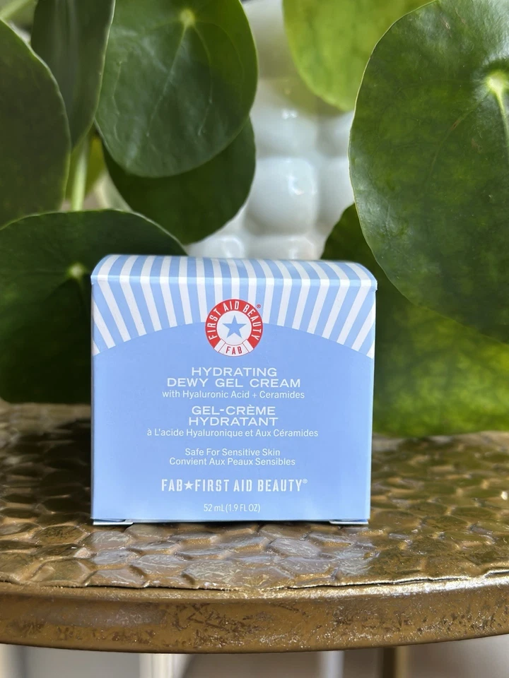 Crema hidratante en gel hidratante First Aid Beauty con ácido hialurónico *LEER* Foto 1 de 1