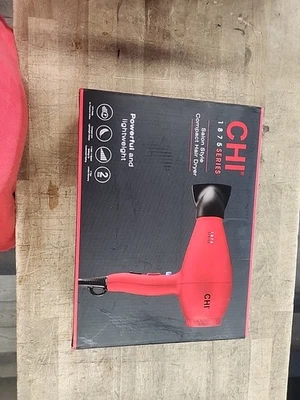 Secador de pelo compacto potente y ligero estilo salón CHI 1875 Series ROJO Foto 1 de 4