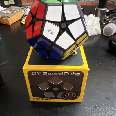 12 Sided QY Megaminx QiHeng Speed Cube Magic Twist 3D Puzzle Brain Teaser - Image 1 of 4