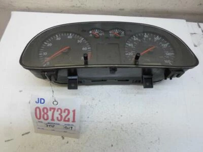 SPEEDOMETER INSTRUMENT CLUSTER VOLKSWAGEN JETTA 1999 2000 2001 3319 210 032 OEM - Image 1 of 4