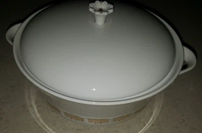 NEU ♥ K&A Krautheim Selb Bavaria Germany Rialto Goldbordüre ♥ Terrine mit Deckel - Bild 1 von 4