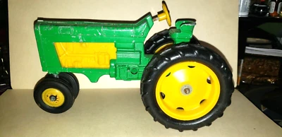 Tractor agrícola diecast verde Hubley 9" de colección Foto 1 de 4