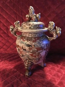 Chinese Satsuma detailed covered urn w/ Foo Dog finial and handles - Bild 1 von 11