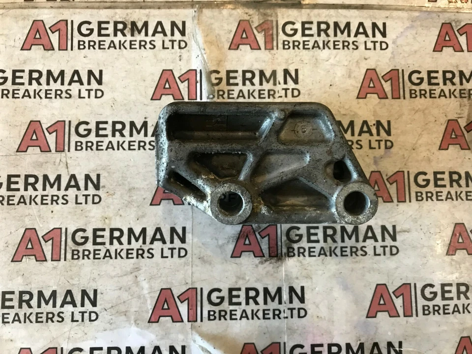 GENUINE VW FOX 1.4 BKR ENGINE ALTERNATOR BRACKET 031903143B - Image 1 of 1
