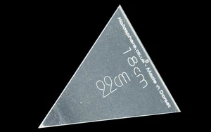 Acrylic bunting triangle template - 18cm x 22 to the point - Picture 1 of 1