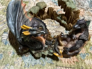 Mutter Drache Ei Nest - Vintage Poly Statue Figuren - Bild 1 von 4