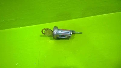 98 99 00 01 02 CHEVY PRIZM IGNITION KEY LOCK CYLINDER TUMBLER W/KEY OEM 2781-2 - Image 1 of 3