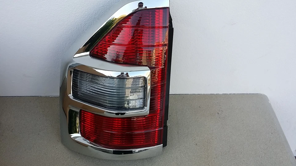 FARO FANALE POSTERIORE CROMATO PER MITSUBISHI PAJERO 00 DID SX STOP FANALINO - Imagen 1 de 1