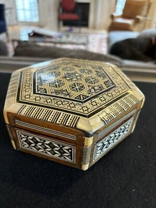 Vtg Hinged Hexagon Wooden Box With Mother Of Pearl Inlay - Picture 1 of 15