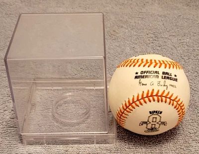 Rawlings Oficial Liga Americana de Béisbol, Ripken 8, con Estuche Acrílico - ¡Nuevo!! Foto 1 de 4